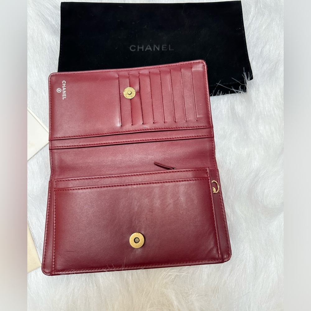 ❤️SOLD❤️Channel wallet with crossbody chain - Picture 4 of 10